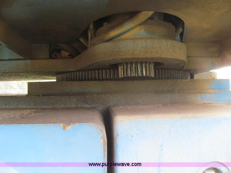 image for item I8994 1992 Genie S-60 boom lift