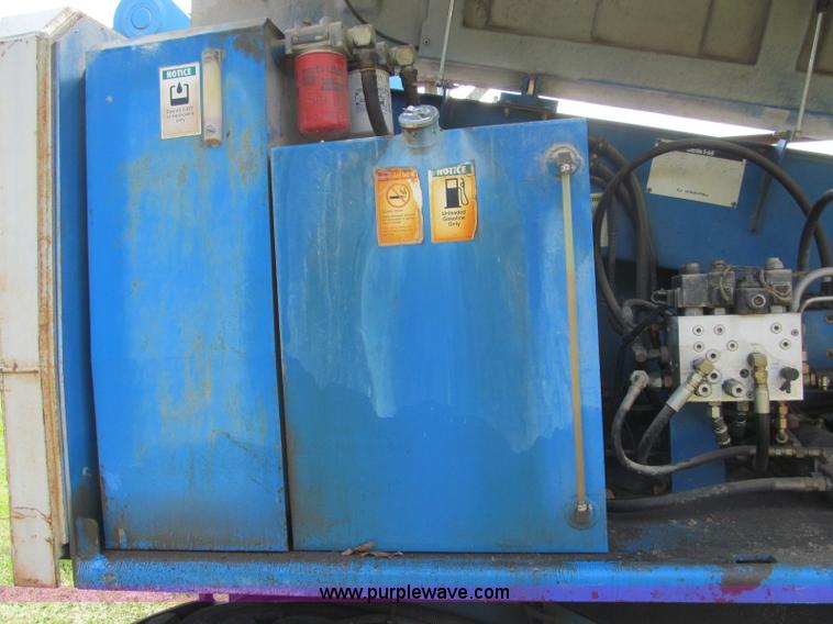 image for item I8994 1992 Genie S-60 boom lift