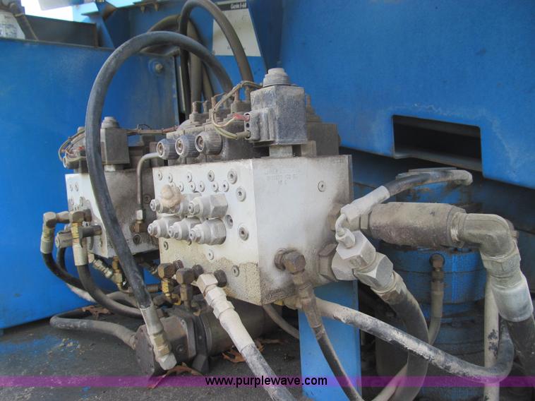 image for item I8994 1992 Genie S-60 boom lift