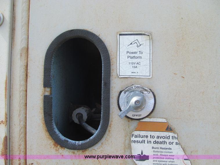 image for item I8994 1992 Genie S-60 boom lift