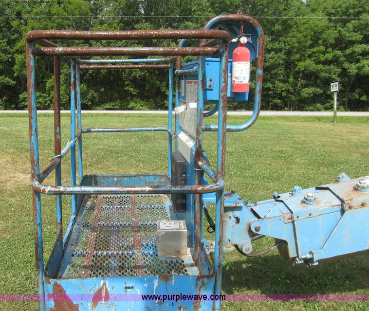 image for item I8994 1992 Genie S-60 boom lift