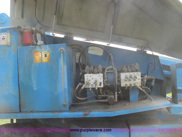 image for item I8994 1992 Genie S-60 boom lift