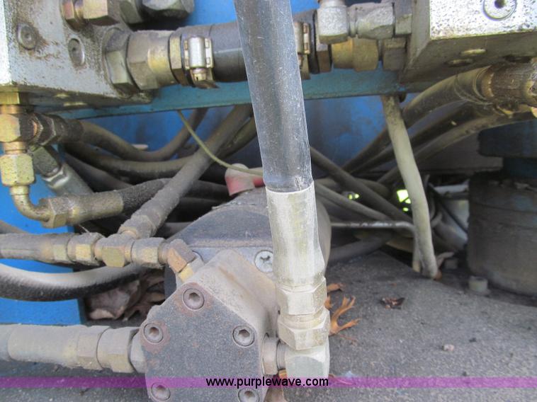 image for item I8994 1992 Genie S-60 boom lift