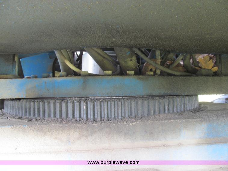 image for item I8994 1992 Genie S-60 boom lift