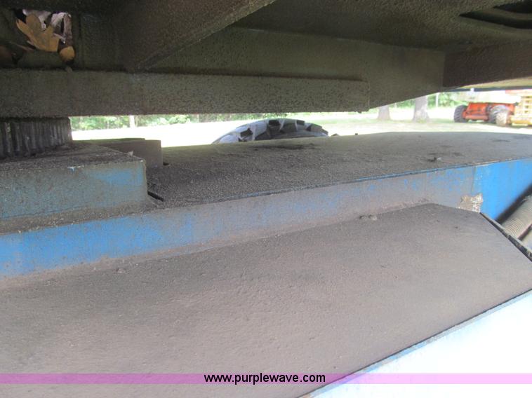 image for item I8994 1992 Genie S-60 boom lift