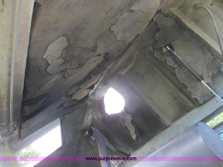 image for item I8994 1992 Genie S-60 boom lift