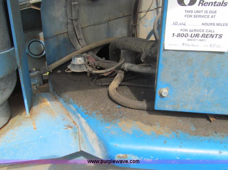 image for item I8994 1992 Genie S-60 boom lift