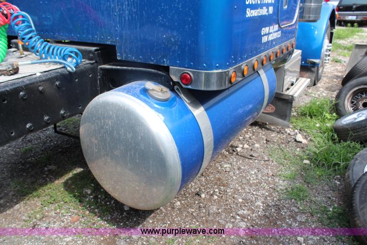 image for item J1018 1987 Peterbilt 359 Classic semi truck