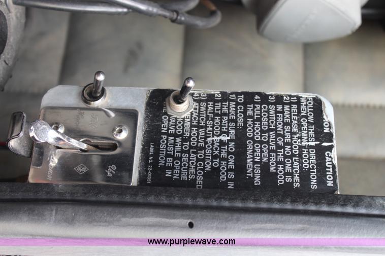 image for item J1018 1987 Peterbilt 359 Classic semi truck