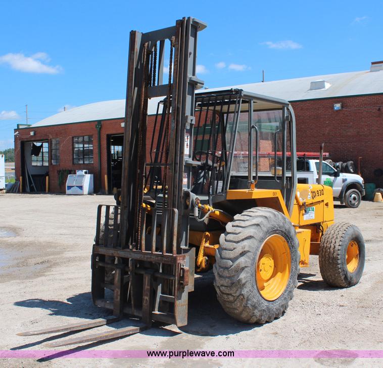 image for item J1050 JCB 930 forklift