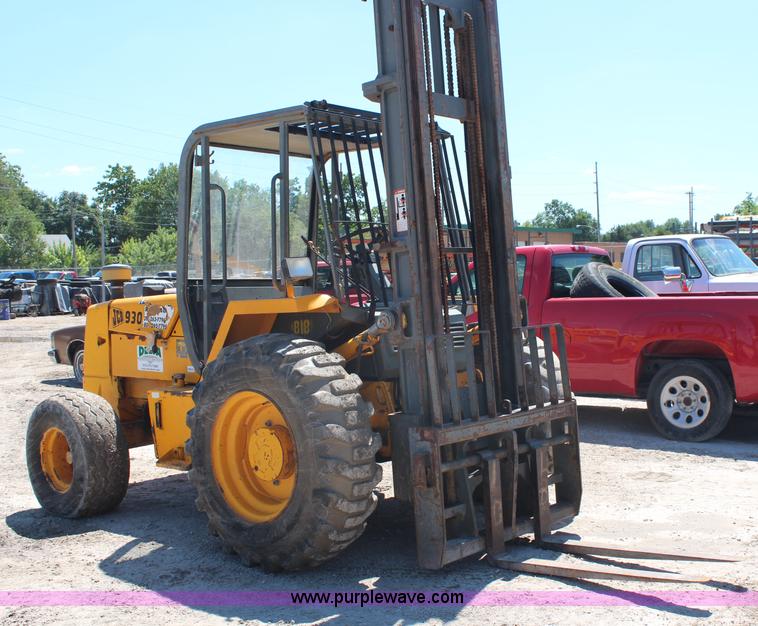 image for item J1050 JCB 930 forklift