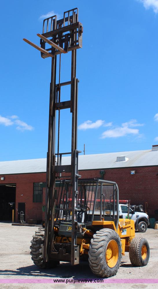image for item J1050 JCB 930 forklift