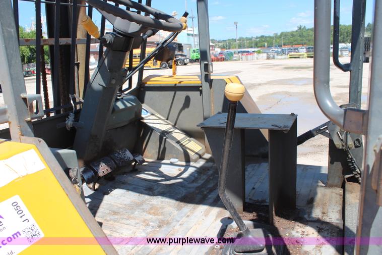 image for item J1050 JCB 930 forklift