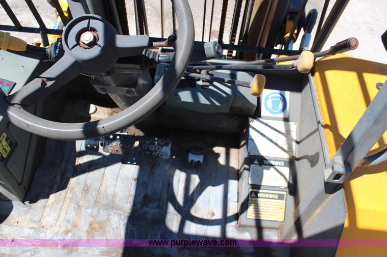 image for item J1050 JCB 930 forklift