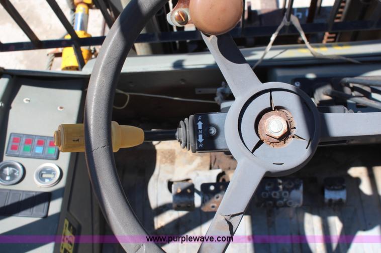 image for item J1050 JCB 930 forklift