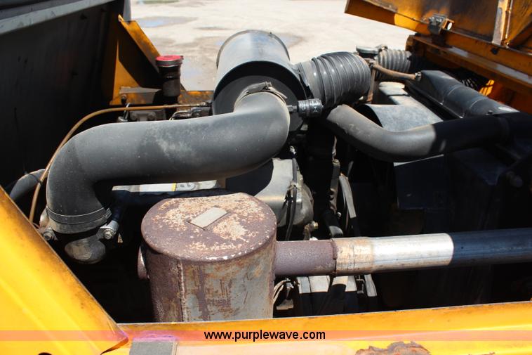 image for item J1050 JCB 930 forklift