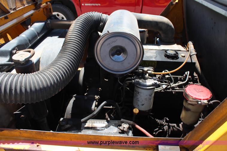 image for item J1050 JCB 930 forklift