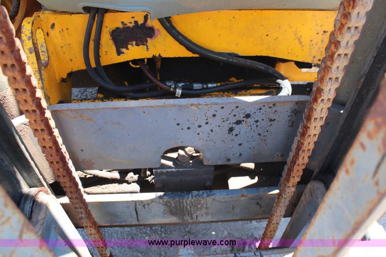 image for item J1050 JCB 930 forklift