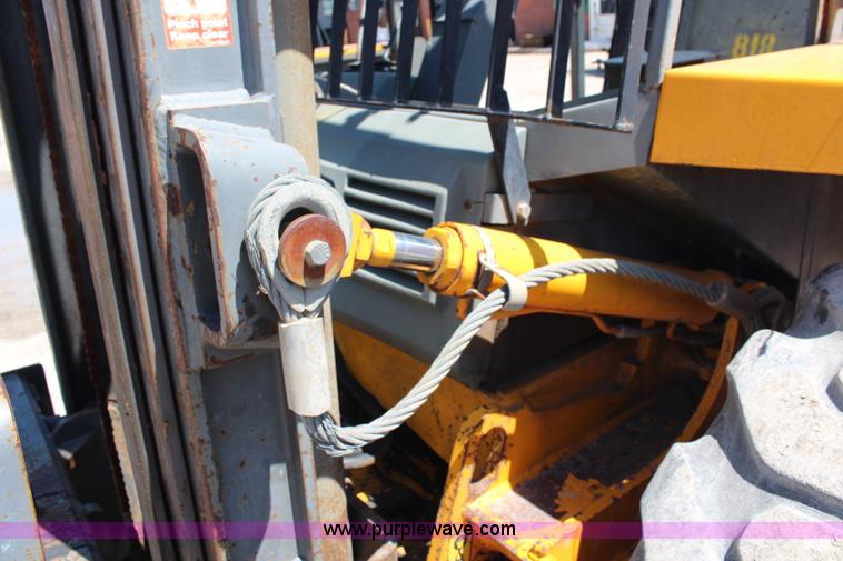 image for item J1050 JCB 930 forklift
