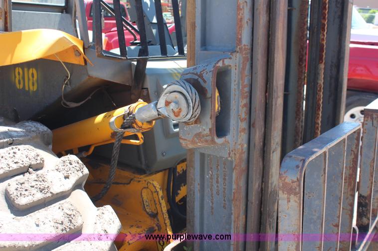 image for item J1050 JCB 930 forklift