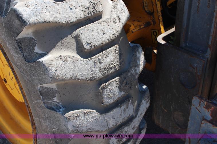 image for item J1050 JCB 930 forklift