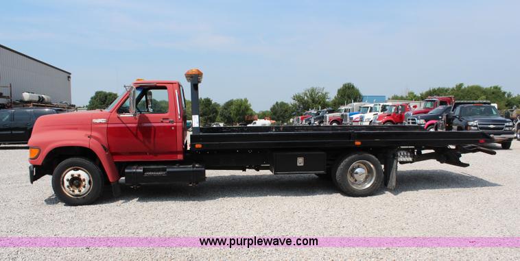 image for item J1080 1997 Ford F800 roll back truck