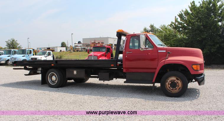 image for item J1080 1997 Ford F800 roll back truck