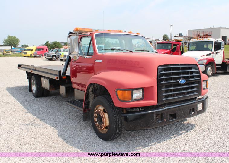 image for item J1080 1997 Ford F800 roll back truck