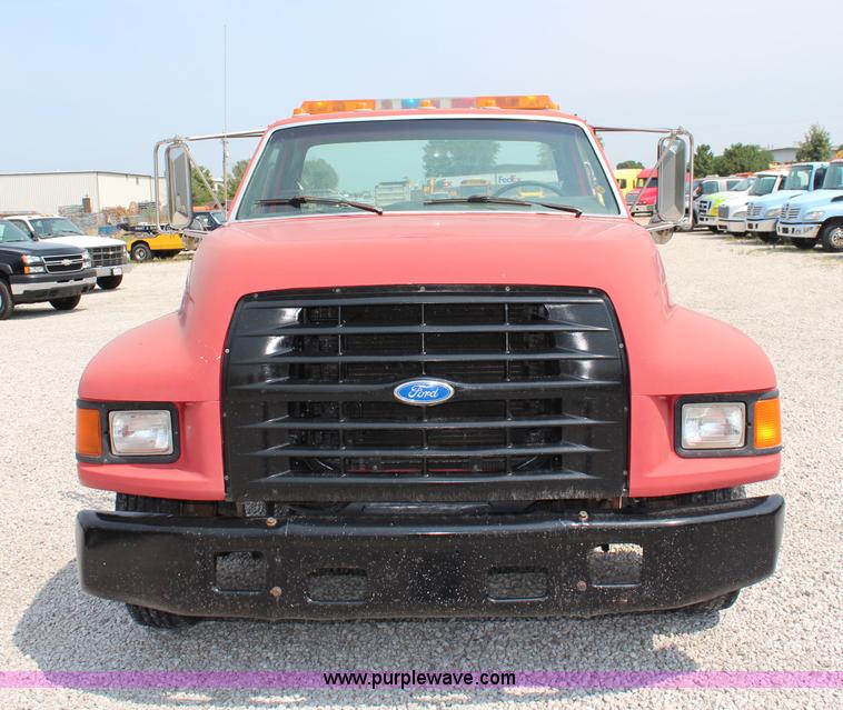 image for item J1080 1997 Ford F800 roll back truck