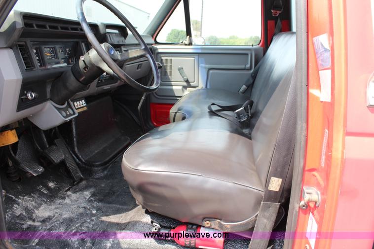image for item J1080 1997 Ford F800 roll back truck