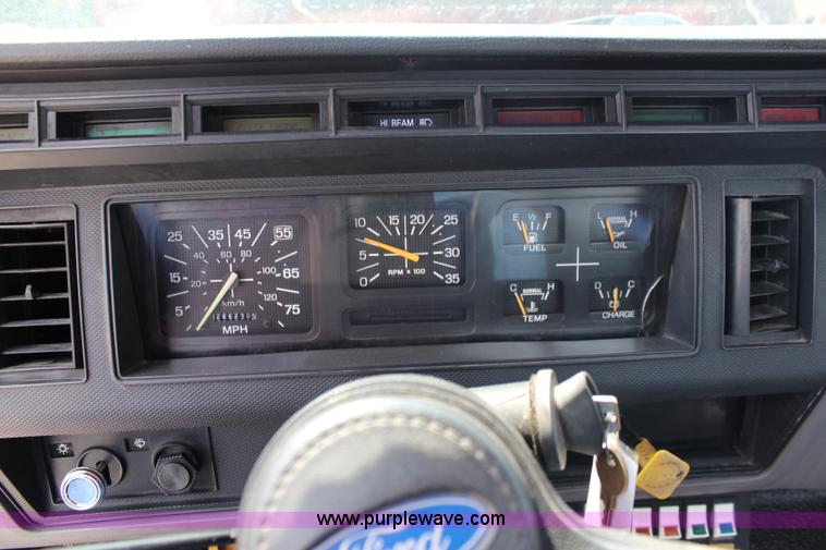 image for item J1080 1997 Ford F800 roll back truck