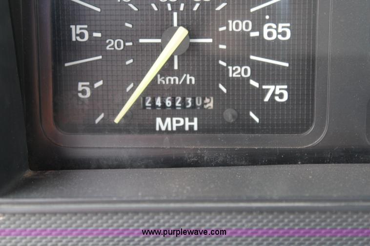 image for item J1080 1997 Ford F800 roll back truck