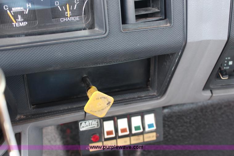 image for item J1080 1997 Ford F800 roll back truck