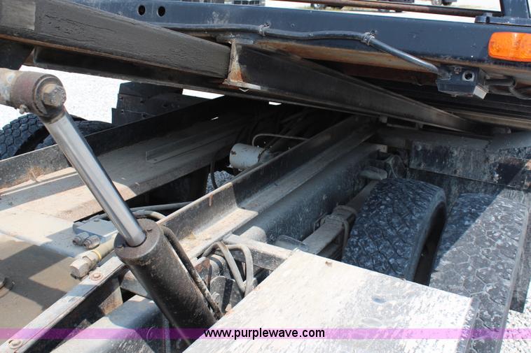 image for item J1080 1997 Ford F800 roll back truck