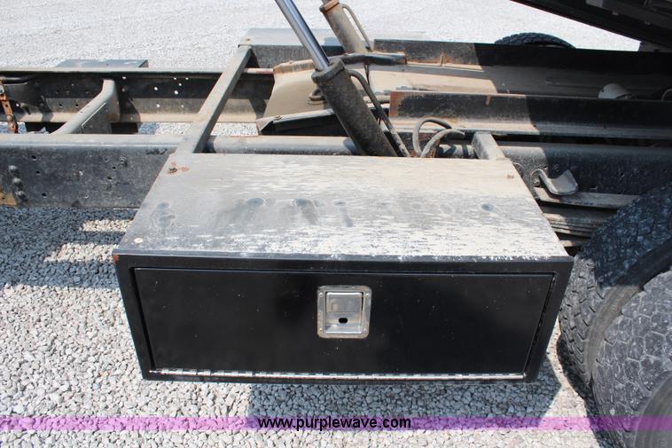 image for item J1080 1997 Ford F800 roll back truck