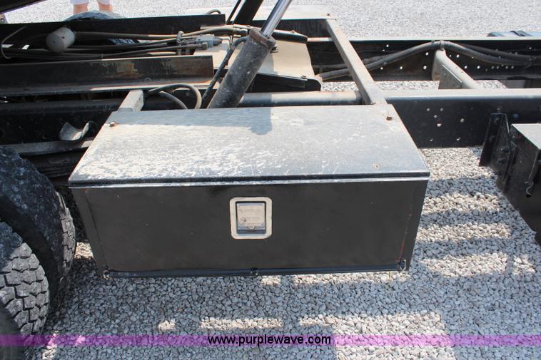 image for item J1080 1997 Ford F800 roll back truck