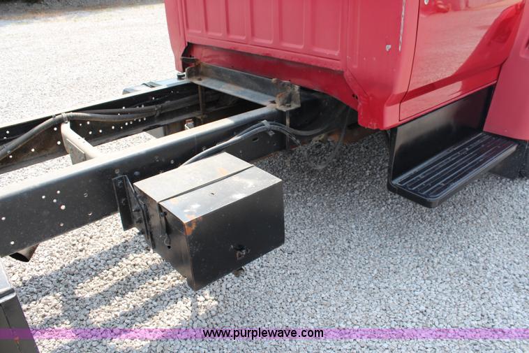 image for item J1080 1997 Ford F800 roll back truck