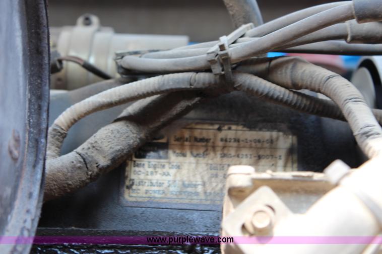 image for item J1082 2000 Genie S60 boom lift