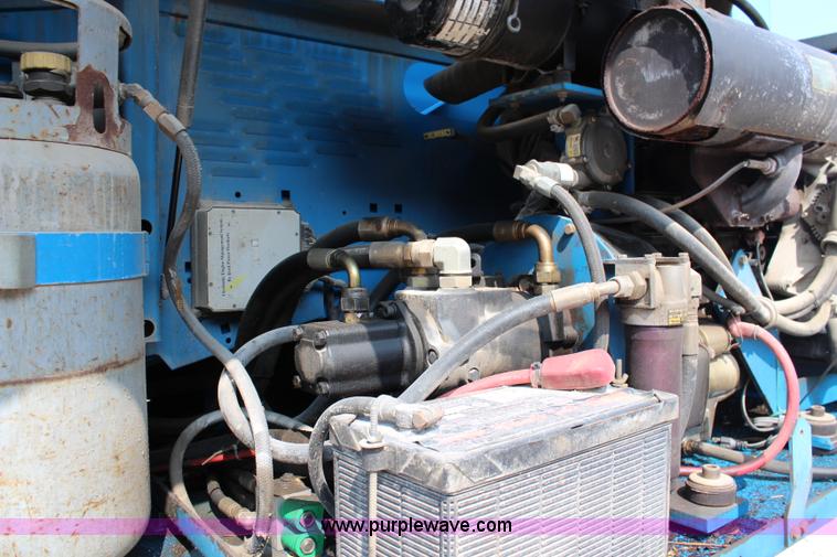 image for item J1082 2000 Genie S60 boom lift