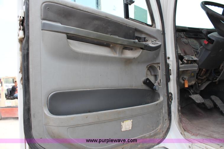 image for item J1083 2000 Freightliner Century Class semi truck