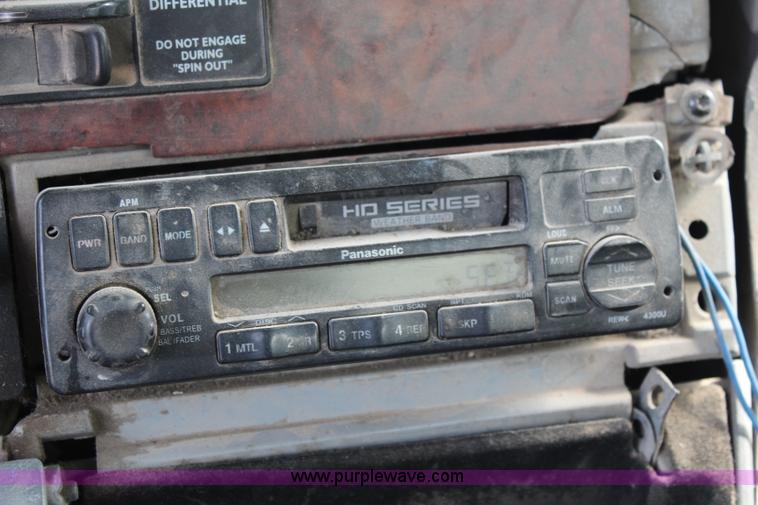 image for item J1083 2000 Freightliner Century Class semi truck