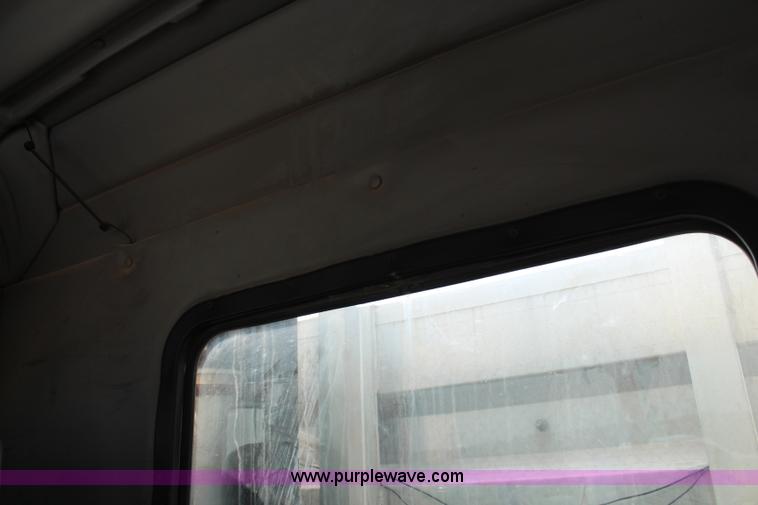 image for item J1083 2000 Freightliner Century Class semi truck