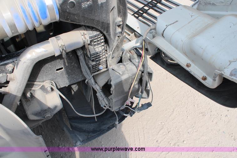 image for item J1083 2000 Freightliner Century Class semi truck