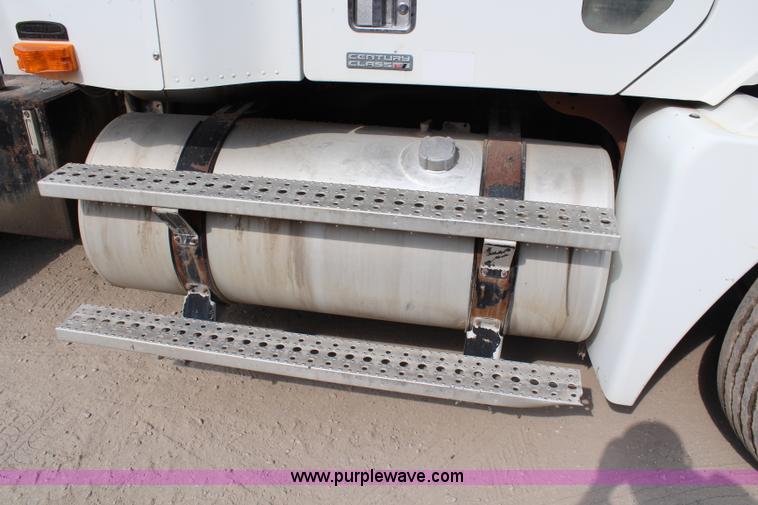 image for item J1083 2000 Freightliner Century Class semi truck