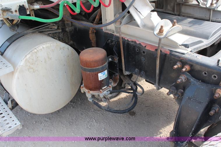 image for item J1083 2000 Freightliner Century Class semi truck