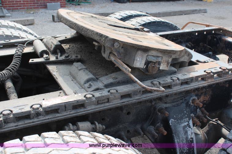 image for item J1083 2000 Freightliner Century Class semi truck