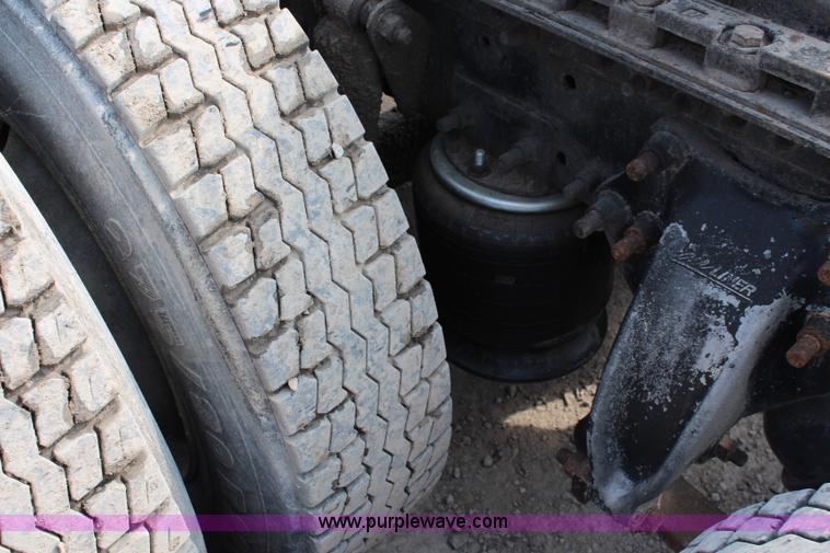 image for item J1083 2000 Freightliner Century Class semi truck