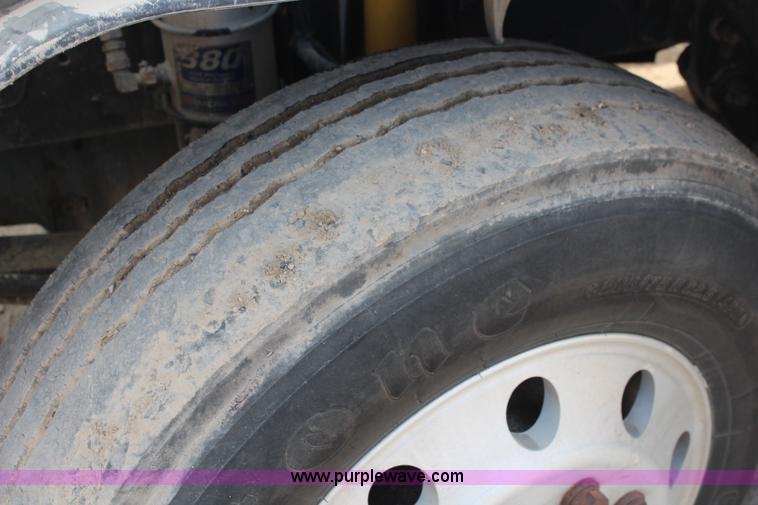 image for item J1083 2000 Freightliner Century Class semi truck