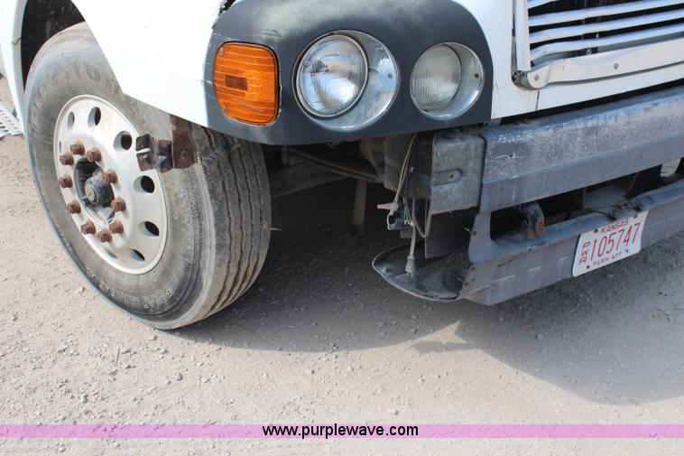 image for item J1083 2000 Freightliner Century Class semi truck