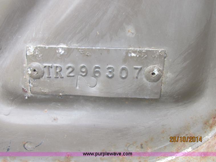 image for item J2468 1981 Mack R686ST semi truck